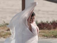 Alessandra Ambrosio pokazała przypadkowo pierś w Malibu